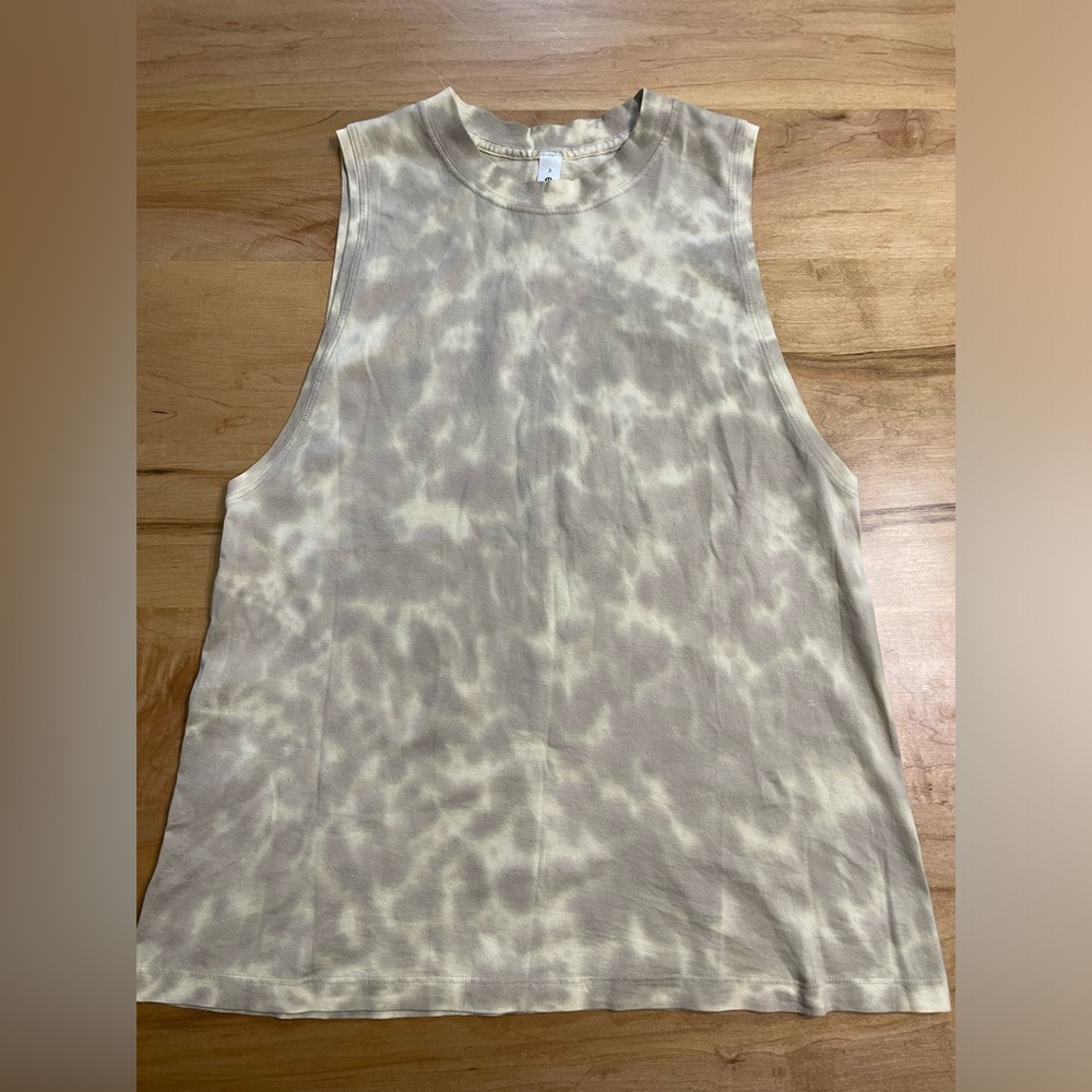 Lululemon tank. Size 2. Yellow/tan tie dye.